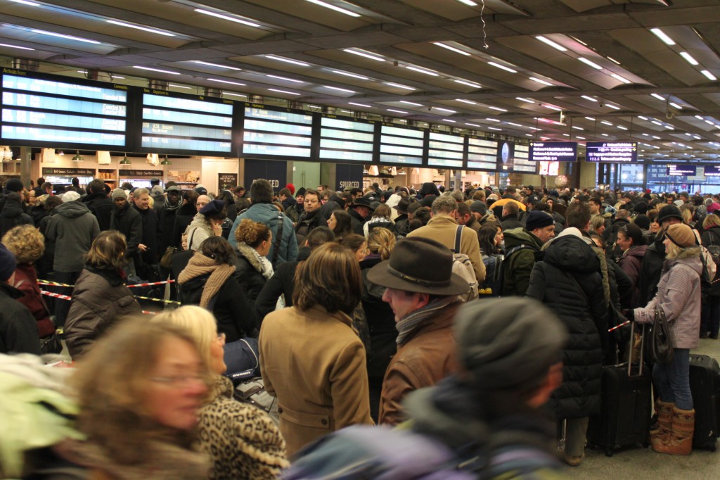 La queue dans la gare de St Pancrace à Londres le 20 décembre 2010